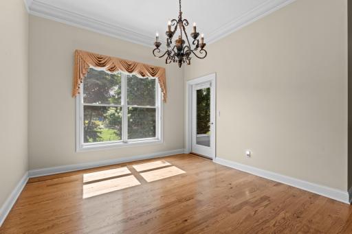 9_dining room.jpg