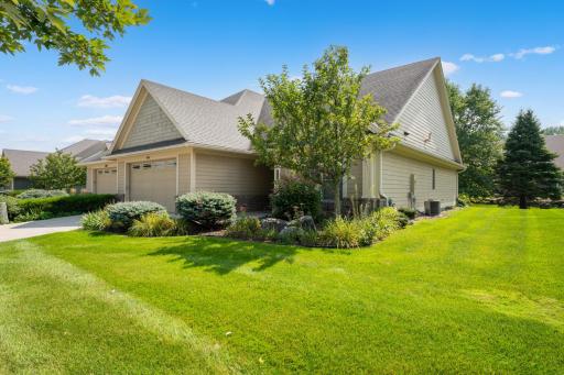 25_side yard.jpg