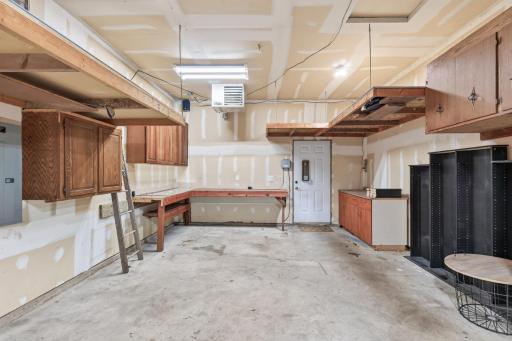 Bonus Garage space - perfect for a workshop