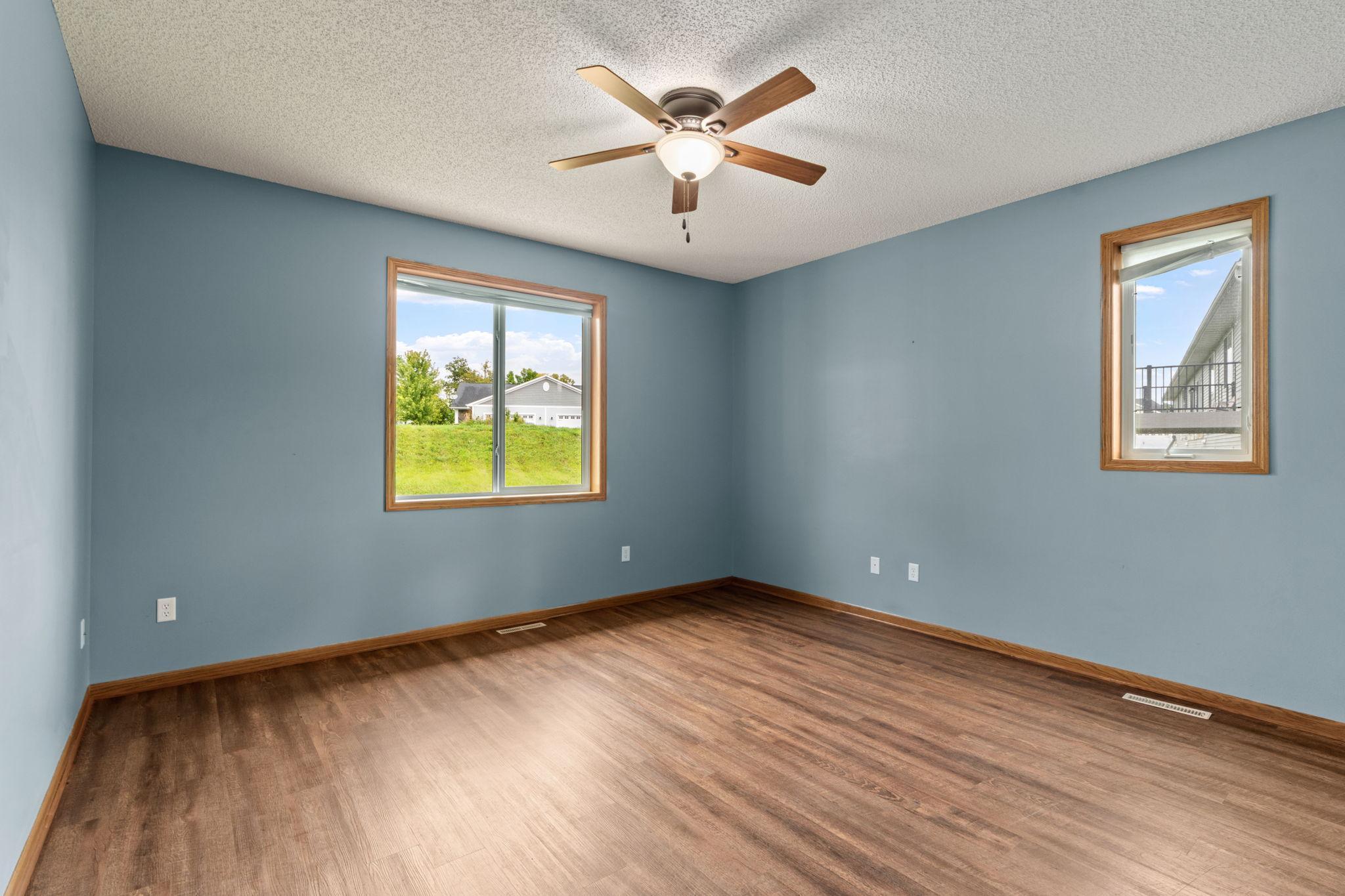 23-web-or-mls-437 Meadow Ln-23.jpg