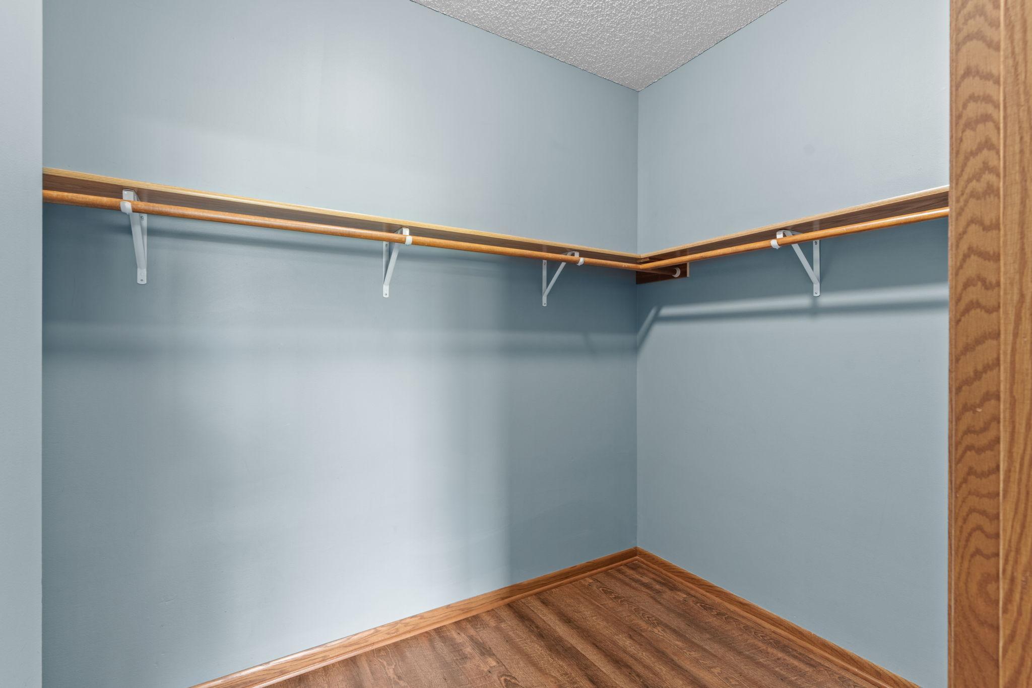 29-web-or-mls-437 Meadow Ln-29.jpg