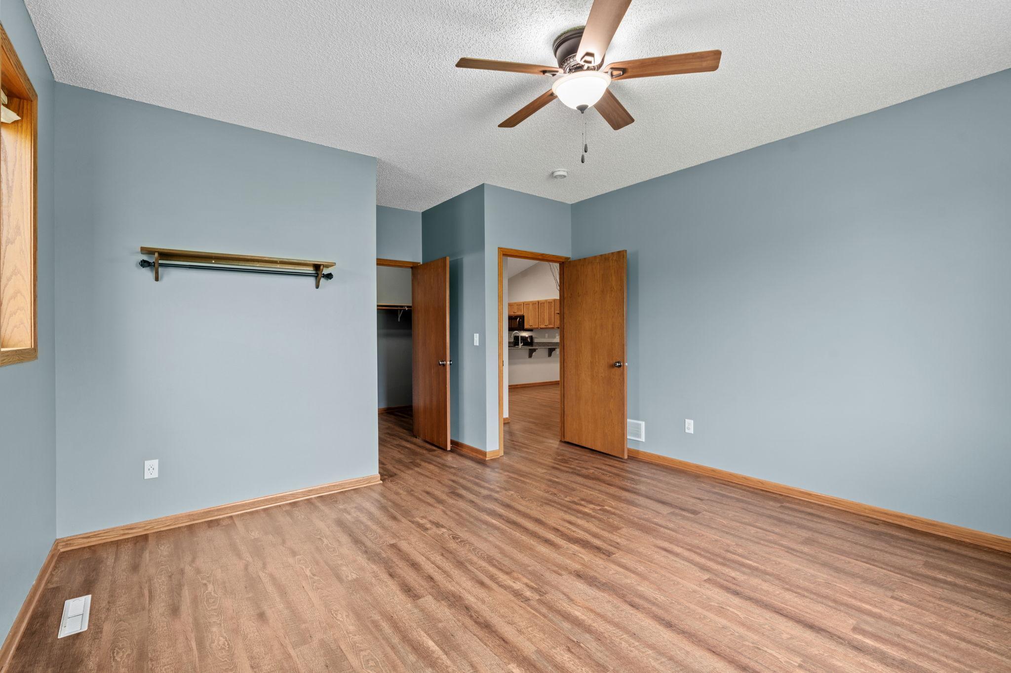 25-web-or-mls-437 Meadow Ln-25.jpg