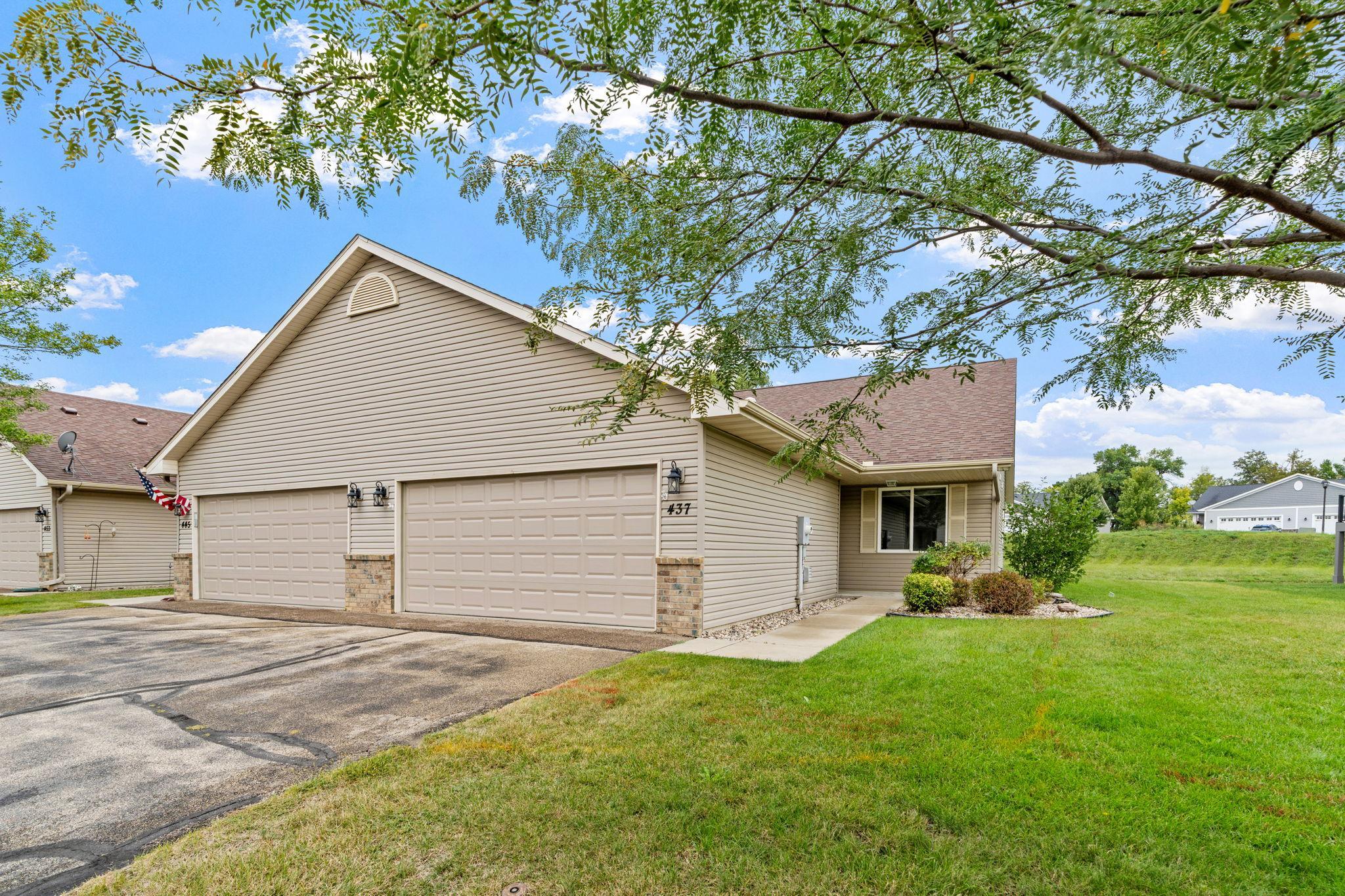 2-web-or-mls-437 Meadow Ln-2.jpg