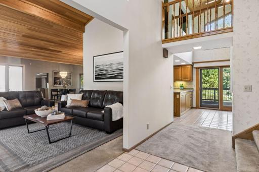 20 Deer Hills Drive, North Oaks, MN 55127