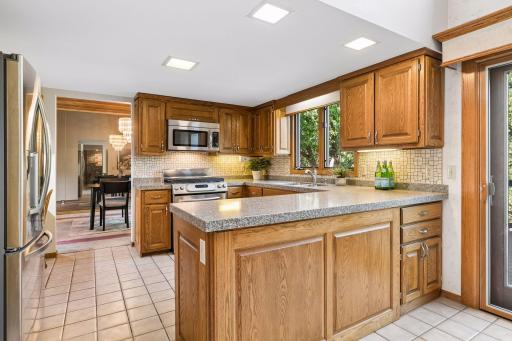 20 Deer Hills Drive, North Oaks, MN 55127
