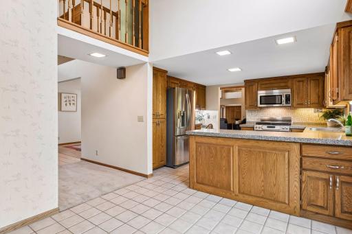 20 Deer Hills Drive, North Oaks, MN 55127