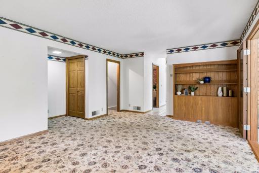 20 Deer Hills Drive, North Oaks, MN 55127
