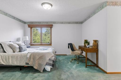 20 Deer Hills Drive, North Oaks, MN 55127