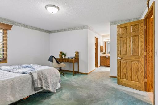 20 Deer Hills Drive, North Oaks, MN 55127