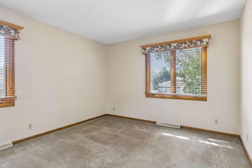 20 Deer Hills Drive, North Oaks, MN 55127