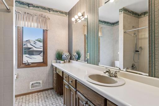 20 Deer Hills Drive, North Oaks, MN 55127