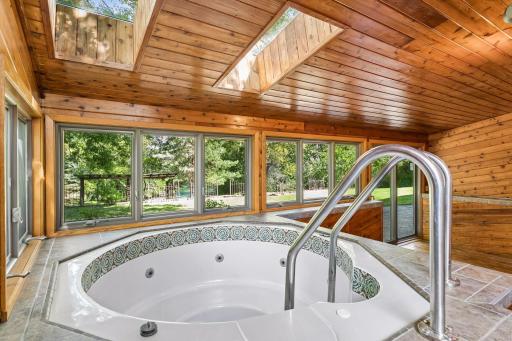 20 Deer Hills Drive, North Oaks, MN 55127