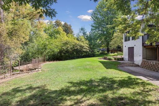 20 Deer Hills Drive, North Oaks, MN 55127
