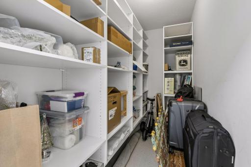 Storage locker