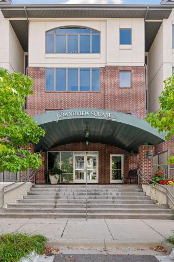 5225 Grandview Square, 308, Edina, MN 55436