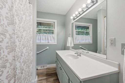 Upper Level Full Bath