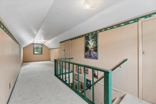upper level area use as another bedroom!.jpg