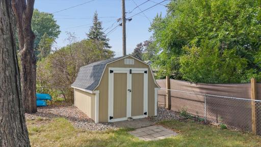1747 Pinewood Drive, Shoreview, MN 55126