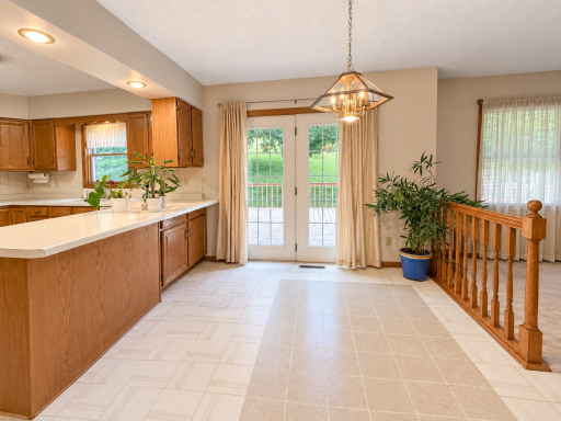 Eat-in Kitchen