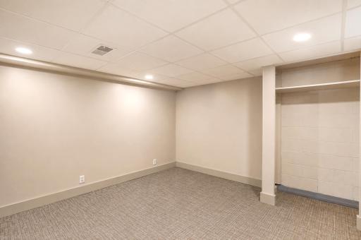 41_basement_room_02.jpg