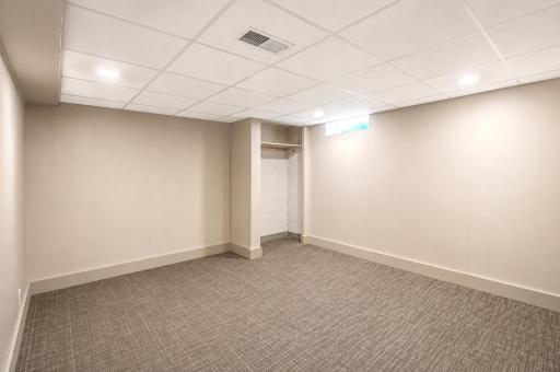 40_basement_room_01.jpg