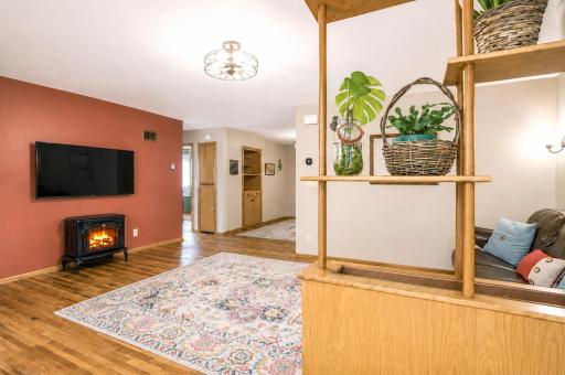 16_entry_livingroom.jpg