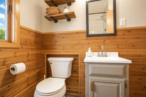 33_bathroom.jpg