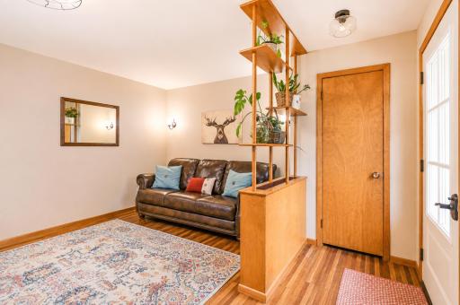 12_livingroom_entry.jpg
