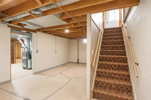 34_basement_stairs.jpg