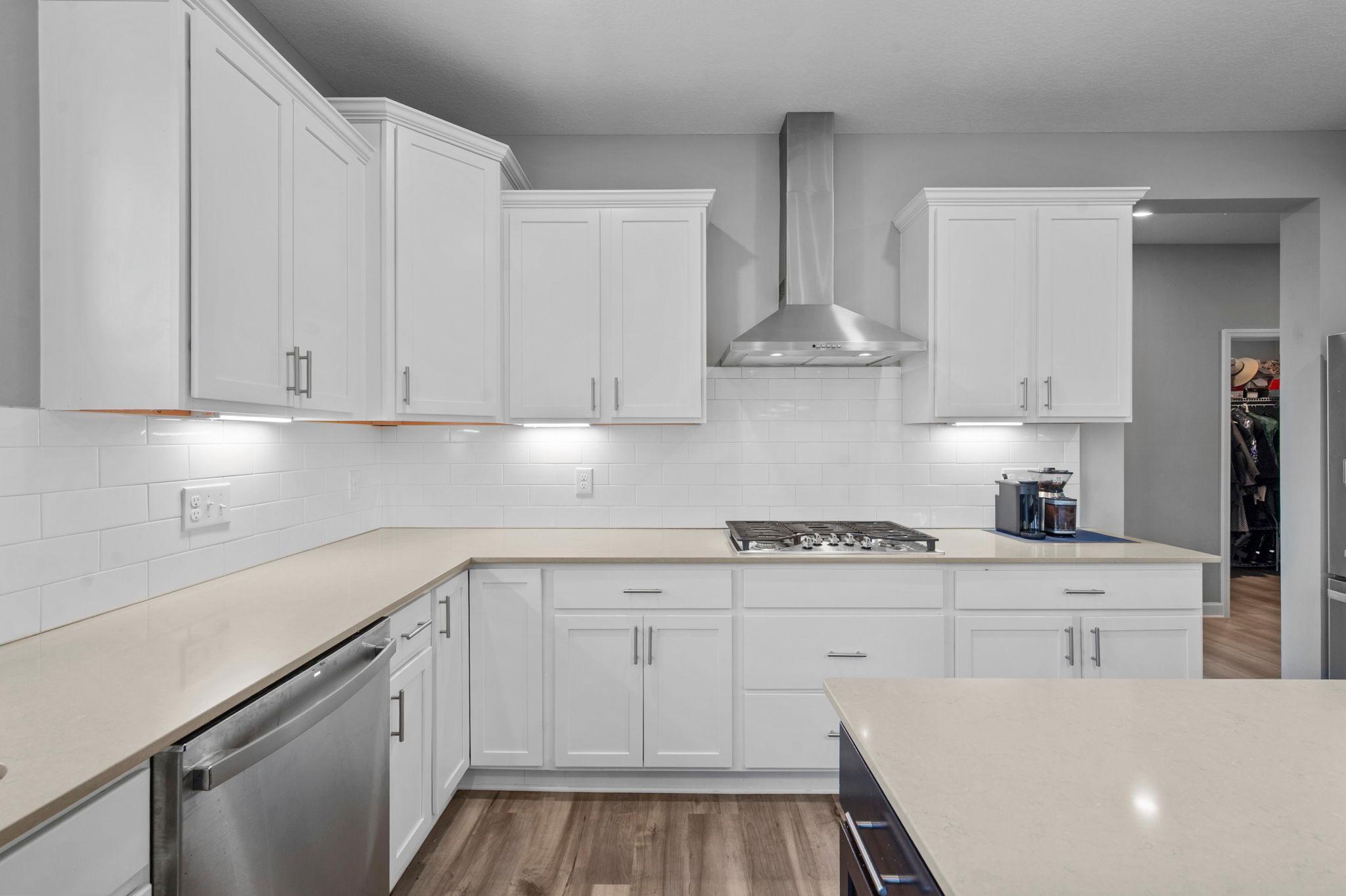 33-web-or-mls-6797 Coach House Ln-160.jpg