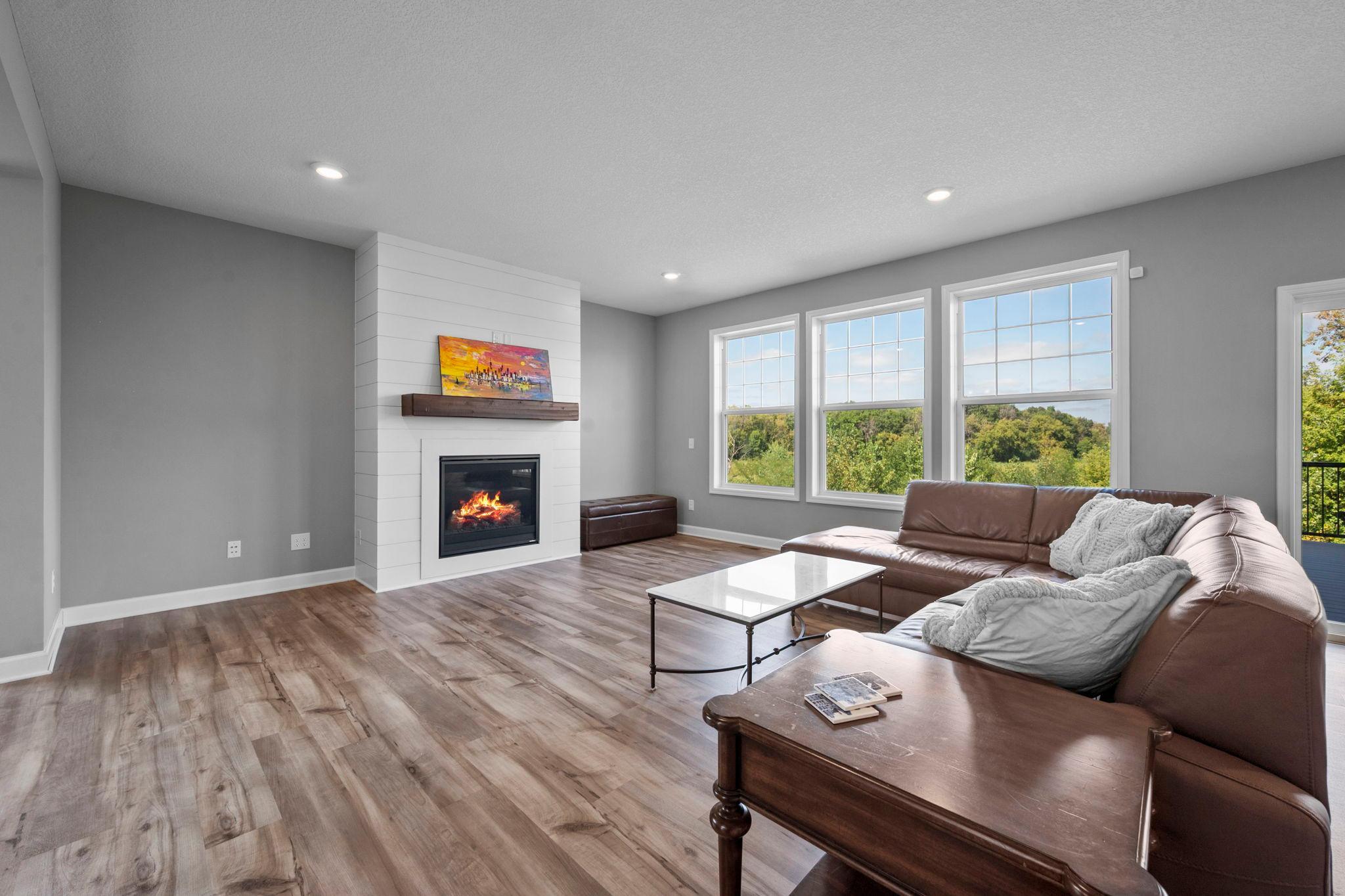 21-web-or-mls-6797 Coach House Ln-100.jpg