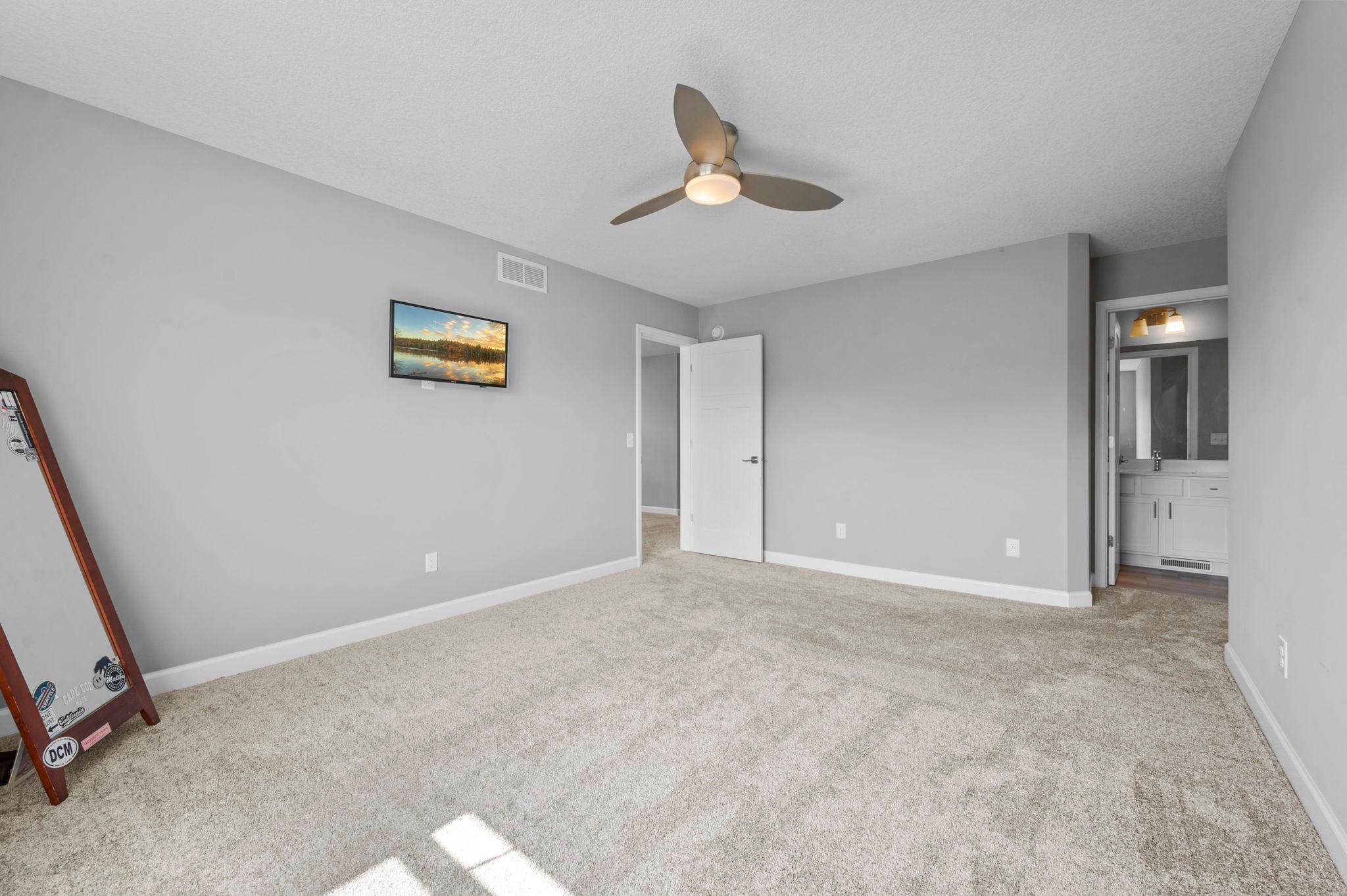 47-web-or-mls-6797 Coach House Ln-230.jpg