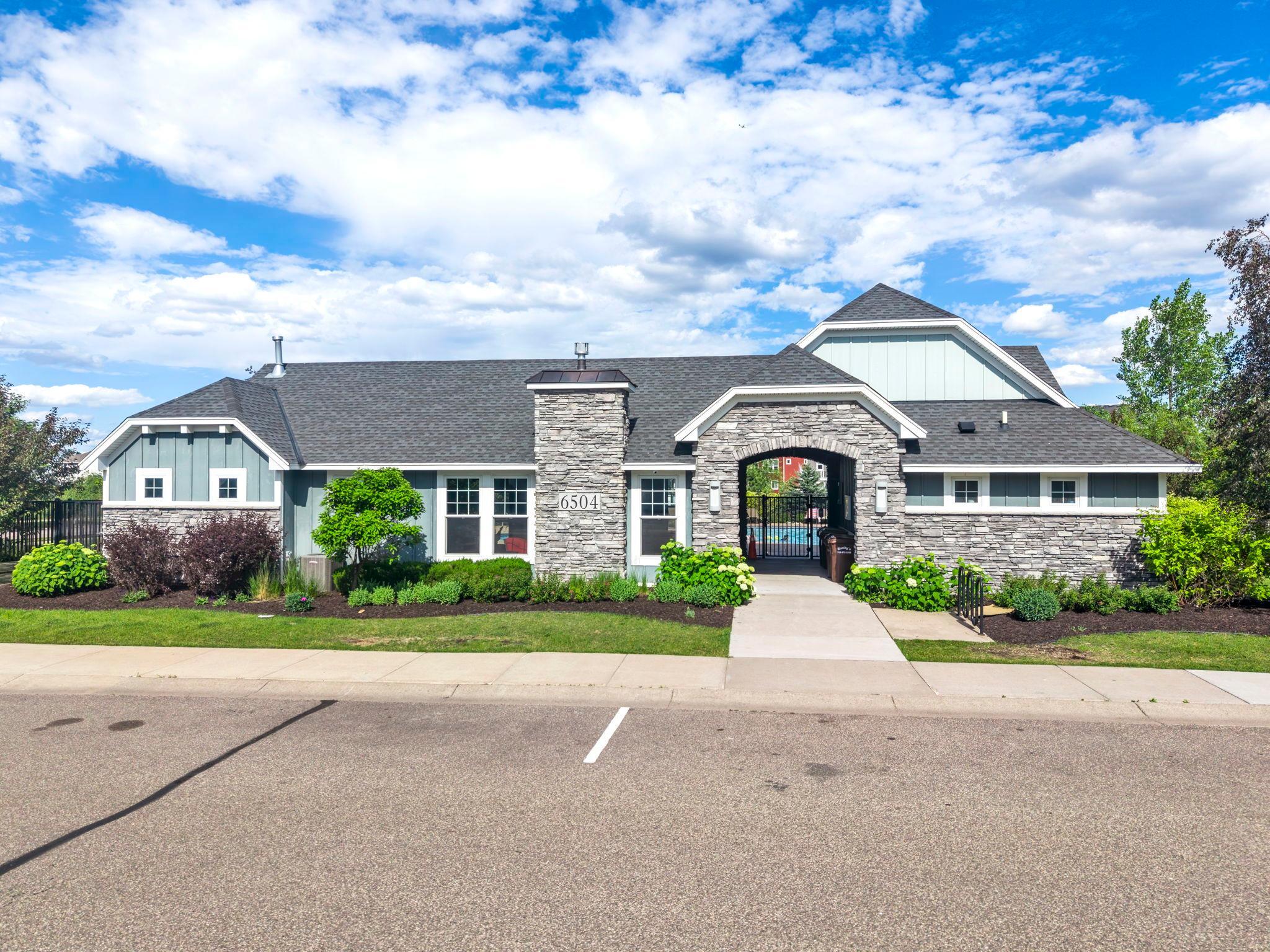98-web-or-mls-Corcoran_Ravinia-2.jpg