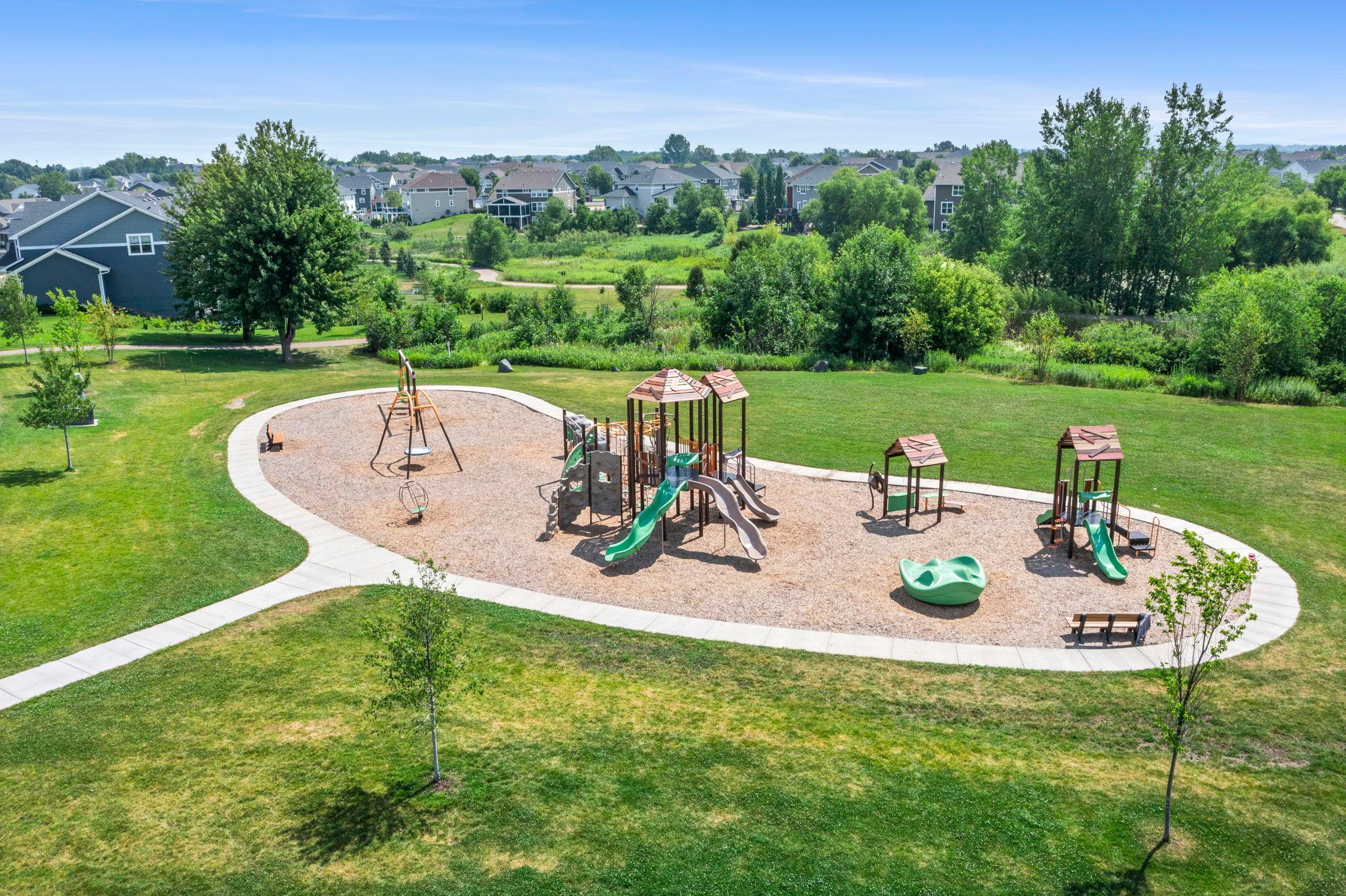112-web-or-mls-Corcoran_Ravinia-16.jpg
