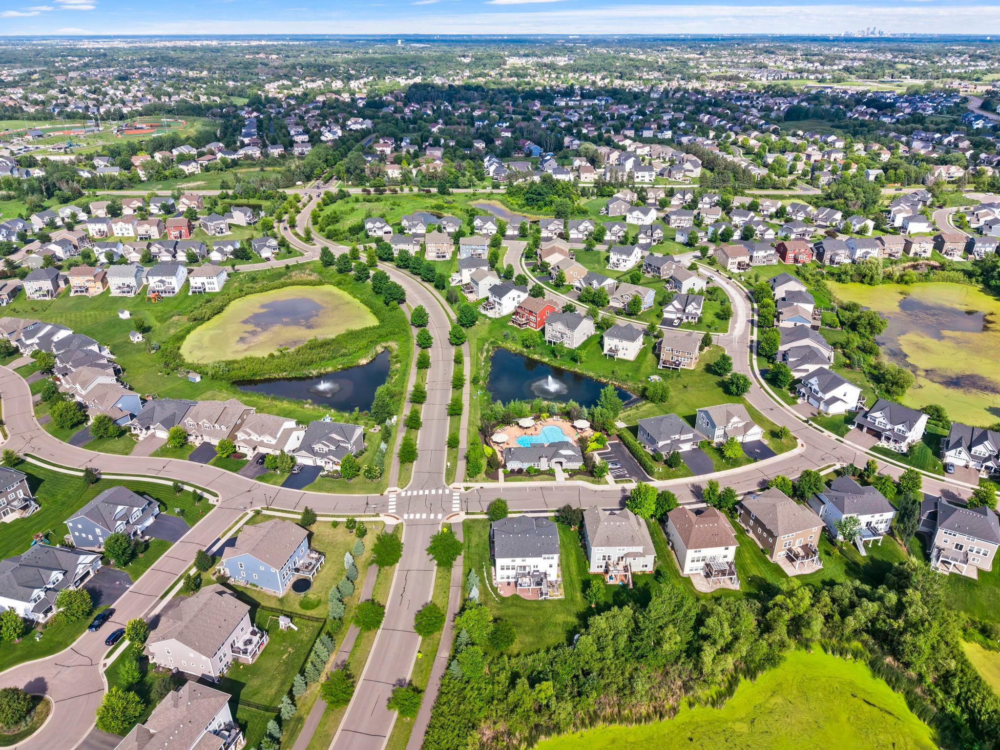 100-web-or-mls-Corcoran_Ravinia-4.jpg
