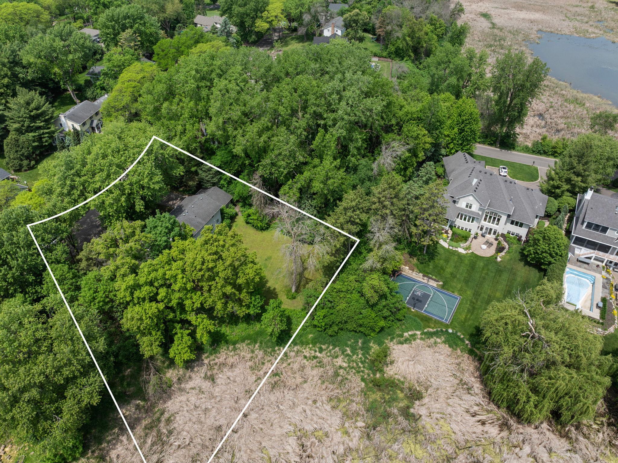 355-Margaret-Cir-Wayzata-front-lot-lines-Whitney-Delmonico.png