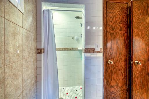 Lower Level 3/4 Bath