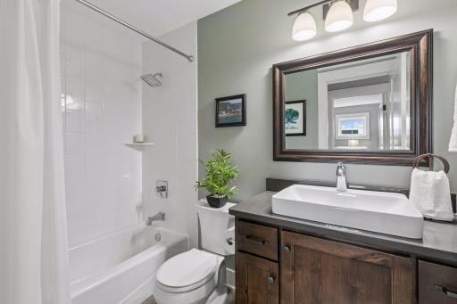 Full bath on the upper level near the loft space. Squeaky clean & gently used!