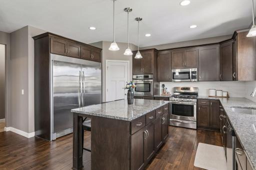 19495 Hilldale Avenue, Lakeville, MN 55044