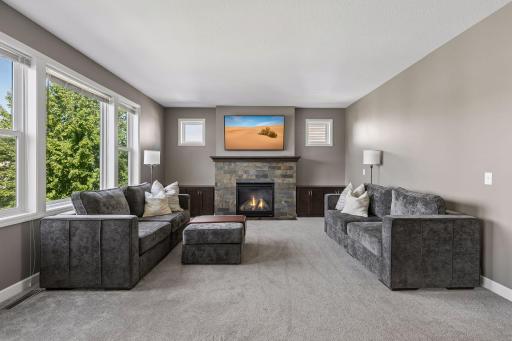 19495 Hilldale Avenue, Lakeville, MN 55044