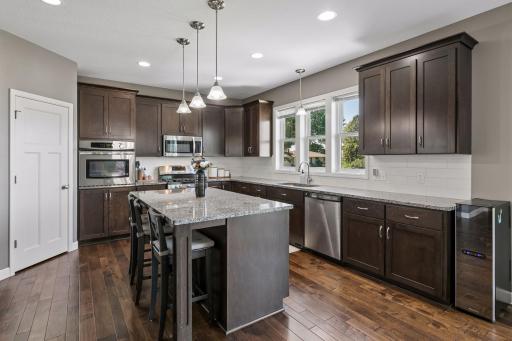 19495 Hilldale Avenue, Lakeville, MN 55044