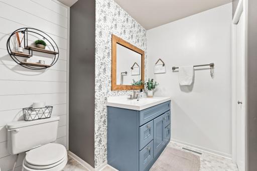 Full Bath – Upper Level