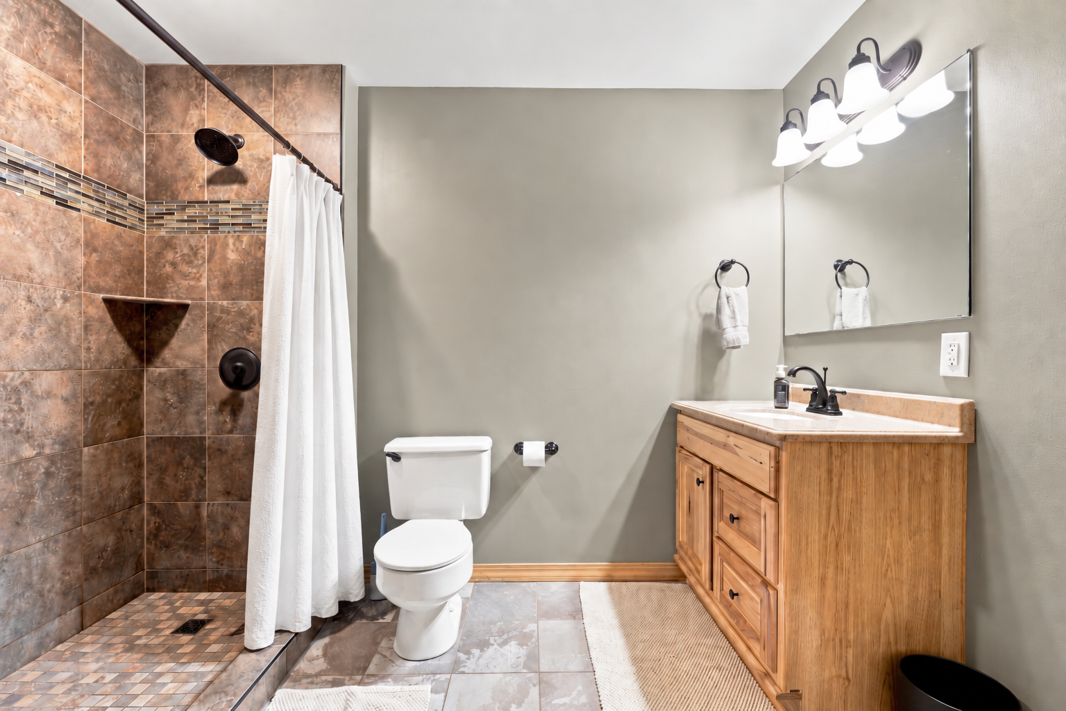 3/4 Bath w/tile shower – Lower Level