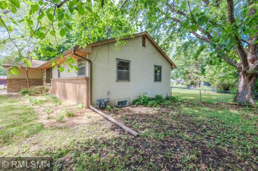 8324 62nd Avenue N, Brooklyn Park, MN 55428