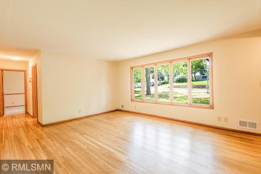 8324 62nd Avenue N, Brooklyn Park, MN 55428