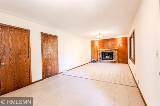 8324 62nd Avenue N, Brooklyn Park, MN 55428