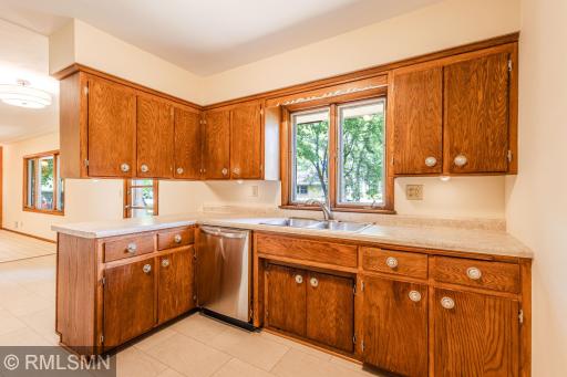 8324 62nd Avenue N, Brooklyn Park, MN 55428