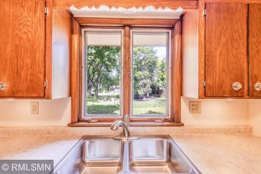 8324 62nd Avenue N, Brooklyn Park, MN 55428