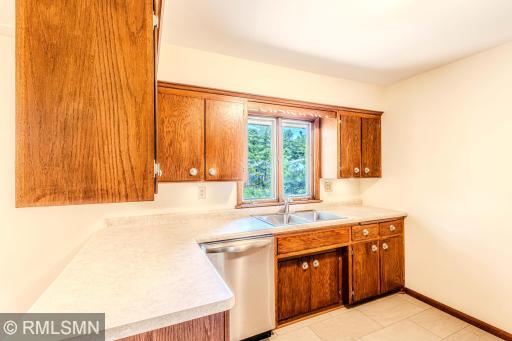 8324 62nd Avenue N, Brooklyn Park, MN 55428