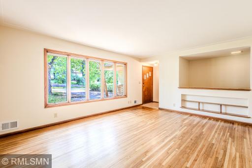 8324 62nd Avenue N, Brooklyn Park, MN 55428